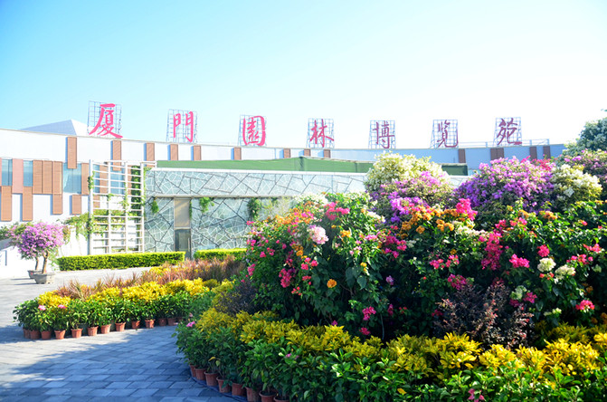 國(guó)慶假期不去人擠人，廈門園博苑的無(wú)邊花海和稻草人王國(guó)，大人孩子都開心